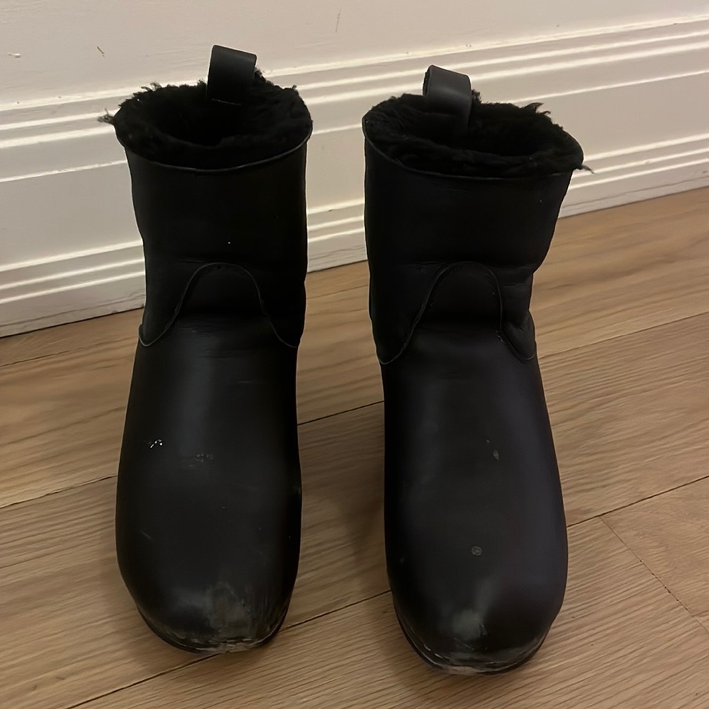 Size 38 Black worn and loved No. 6 shearling lined boots.